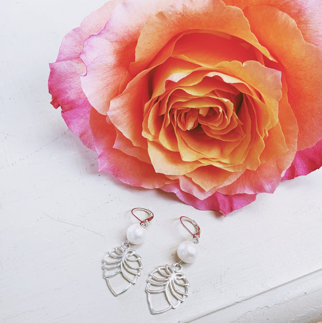 Freshwater Pearl & Lotus Earring!