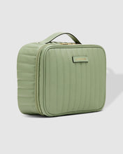 Maggie Hanging Toiletry Case!