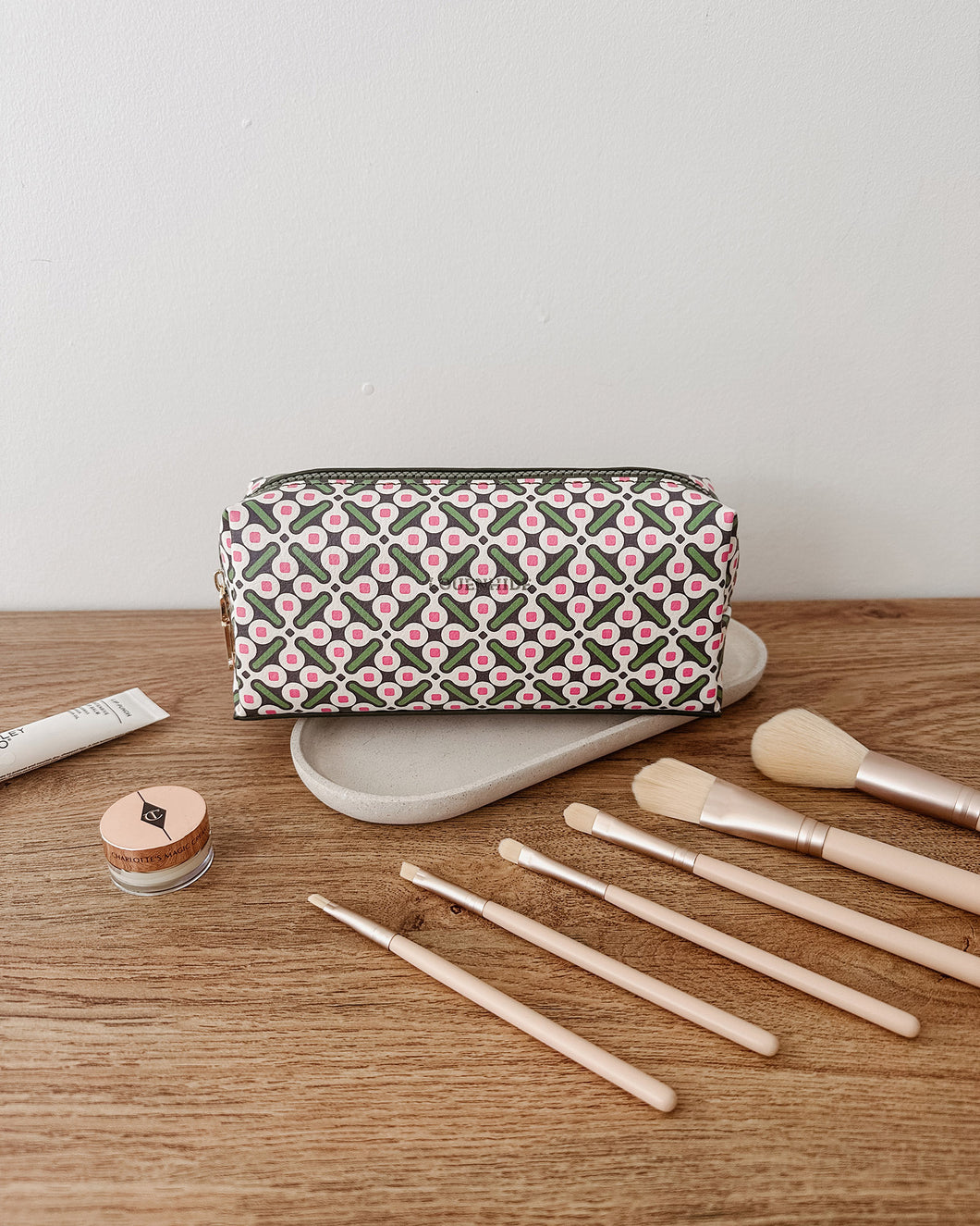 Brianna Makeup Bag Retro Style With Brush Set By Louenhide