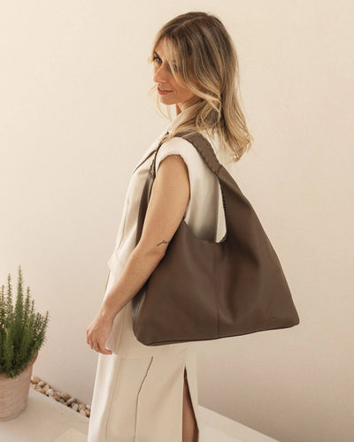 Avery Shoulder Bag!  Two Colours!