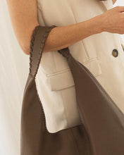 Avery Shoulder Bag!  Two Colours!