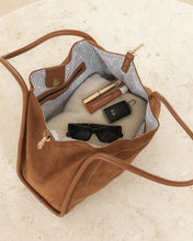 Sutton Shoulder Bag!  Two Colours!