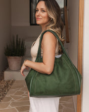 Sutton Shoulder Bag!  Two Colours!