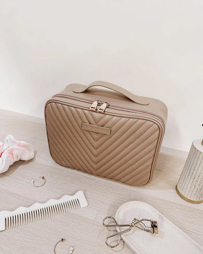 Maggie Hanging Toiletry Case!