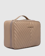 Maggie Hanging Toiletry Case!