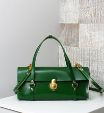 Vive Classic Baguette Handbag!