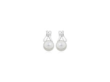 Sweet Freshwater Pearl Necklace & Matching Earrings!