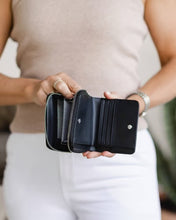 Bobby Wallet By Louenhide!